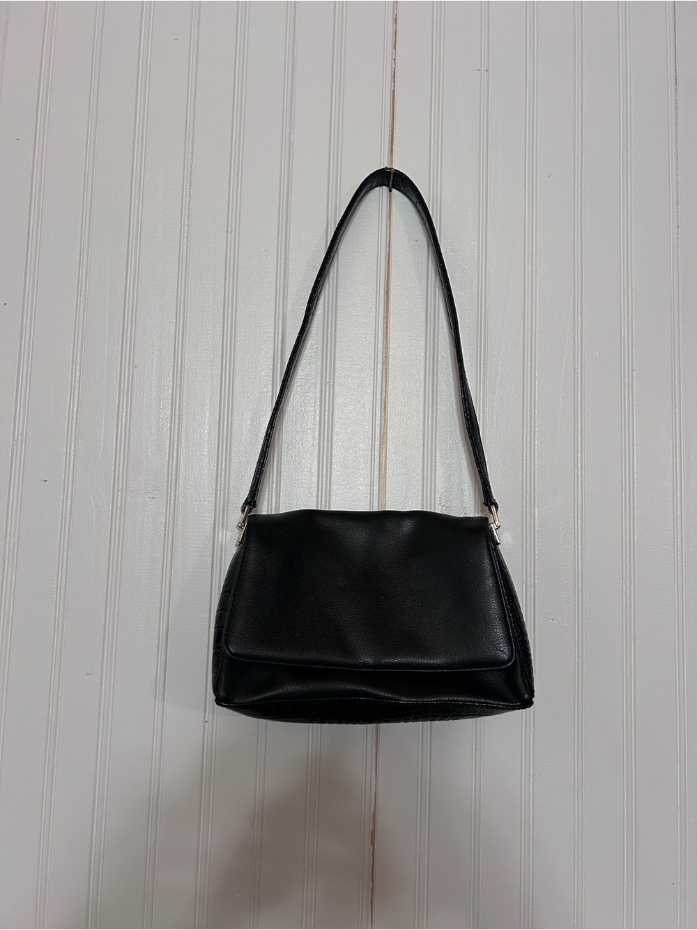 Liz Claiborne Black Shoulder Bag - Sleek Everyday Carry